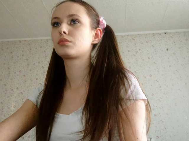 LeanaLomino Live Cam and Statistics on UnifiedCams