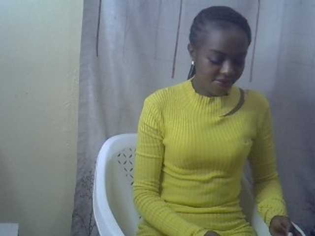Tyra019a live cam on BongaCams