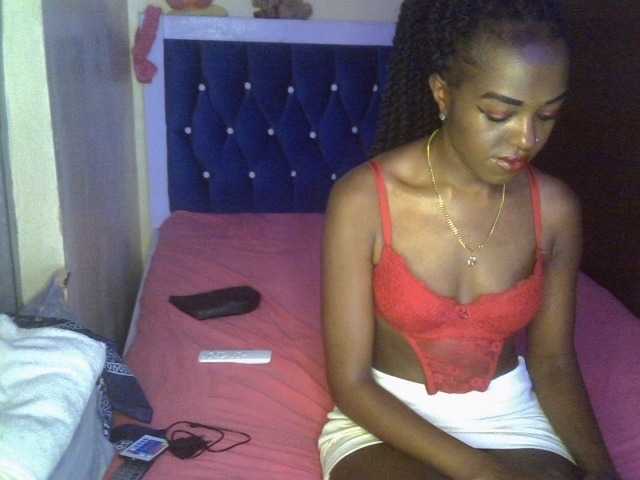 Tyra019a live cam on BongaCams