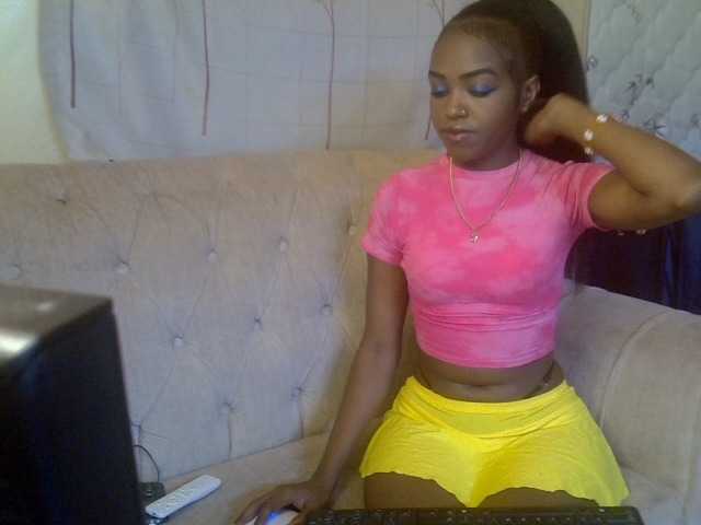 Tyra019a live cam on BongaCams