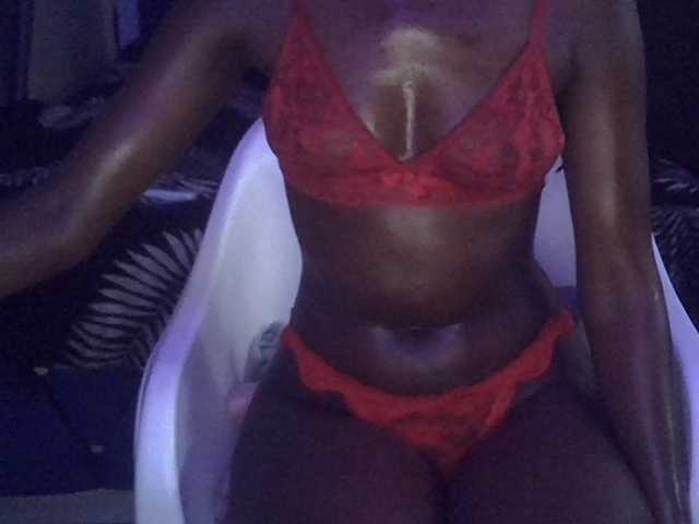 Tyra019a live webcam show