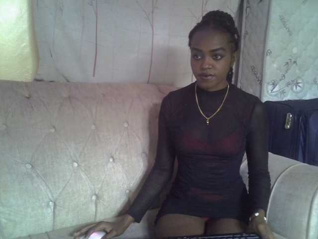 Tyra019a live cam on BongaCams