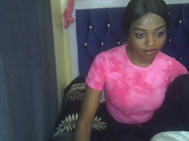 Tyra019a live cam on BongaCams