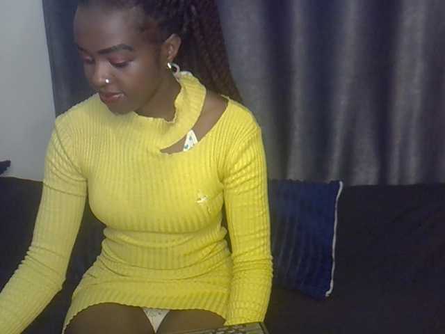 Tyra019a live cam on BongaCams