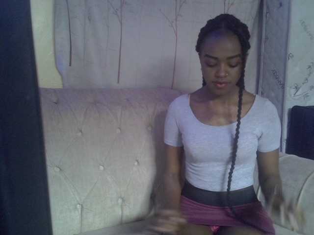 Tyra019a live cam on BongaCams