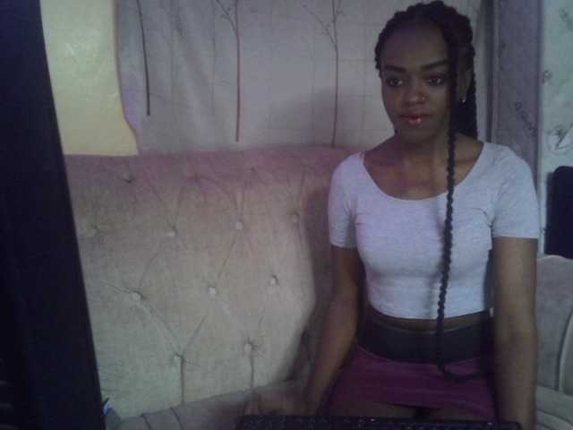 Tyra019a live cam on BongaCams