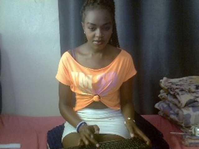 Tyra019a live cam on BongaCams