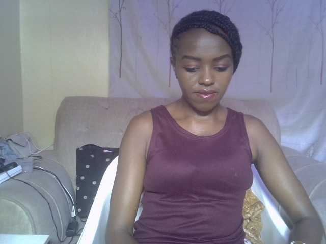 Tyra019a webcam bongacams model stream image