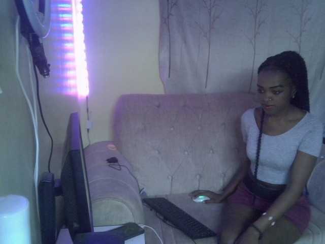 Tyra019a live cam on BongaCams