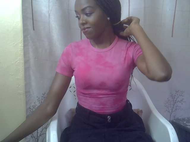 Tyra019a live cam on BongaCams