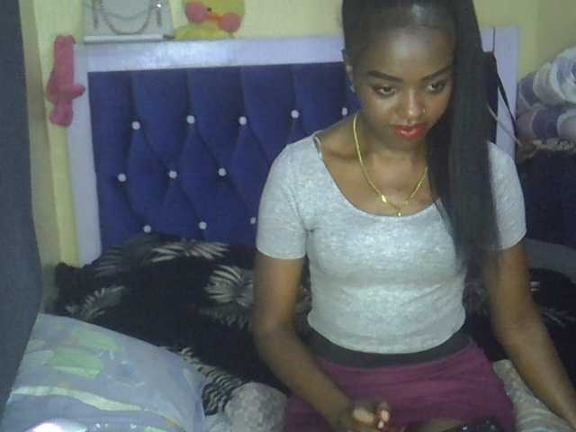 Tyra019a live cam on BongaCams
