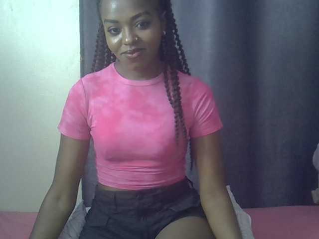 Tyra019a, en directo ahora en BongaCams