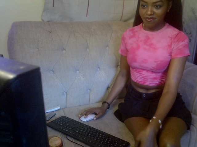 Tyra019a