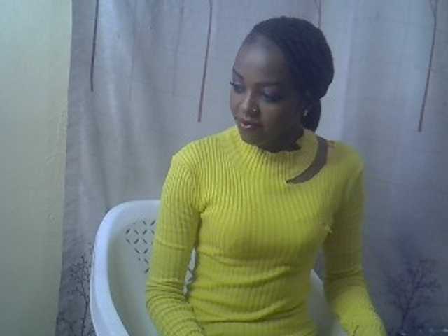 Tyra019a live cam on BongaCams