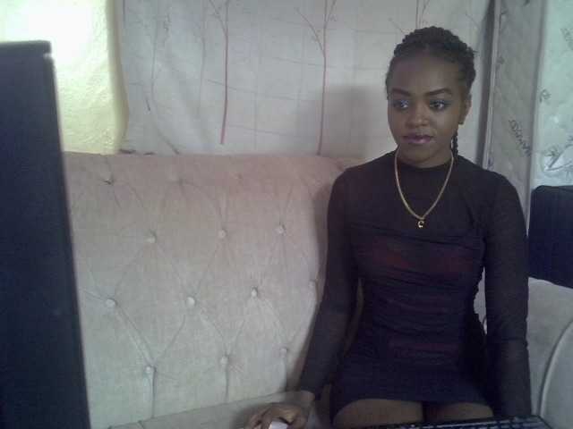 Tyra019a live cam on BongaCams