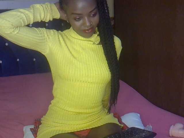 Tyra019a live cam on BongaCams