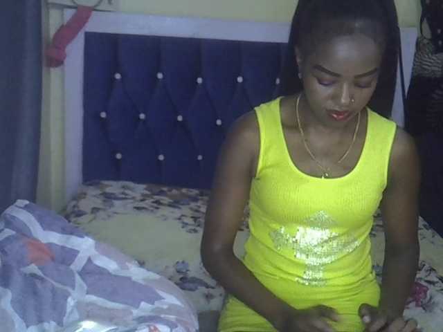 Tyra019a live cam on BongaCams