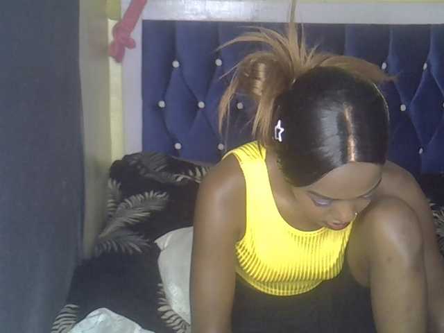 Tyra019a live cam on BongaCams