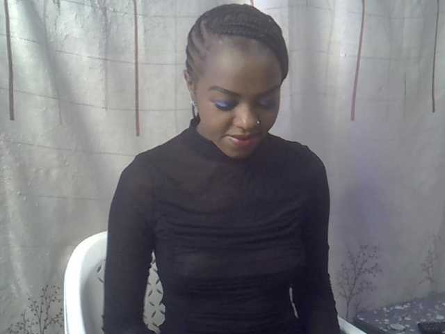 Tyra019a live cam on BongaCams