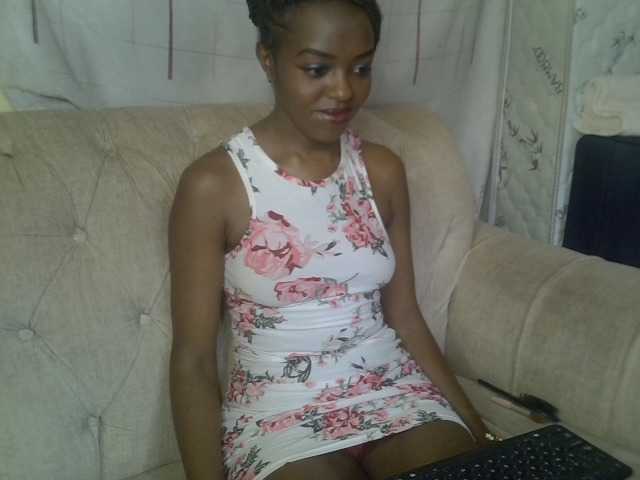 Tyra019a