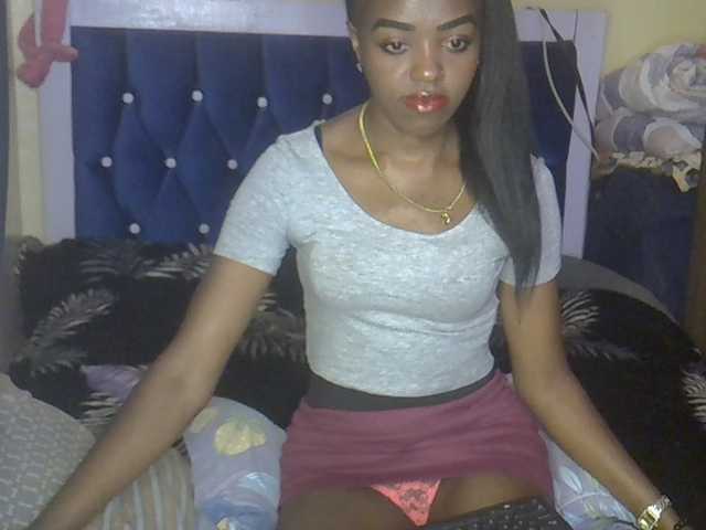 Tyra019a live cam on BongaCams