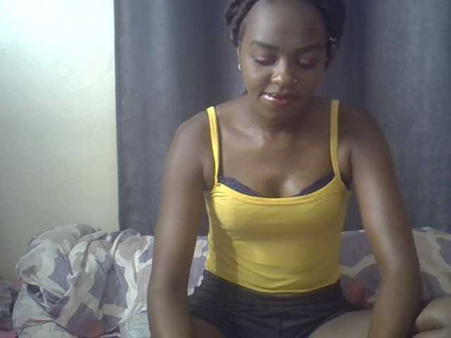 Tyra019a live cam on BongaCams