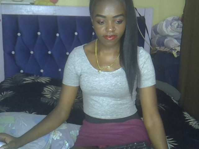 Tyra019a live cam on BongaCams