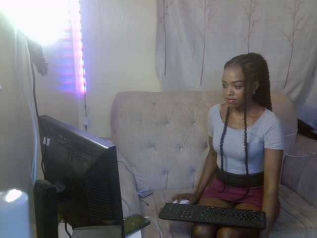 Tyra019a live cam on BongaCams