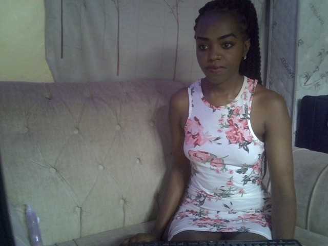 Tyra019a live cam on BongaCams