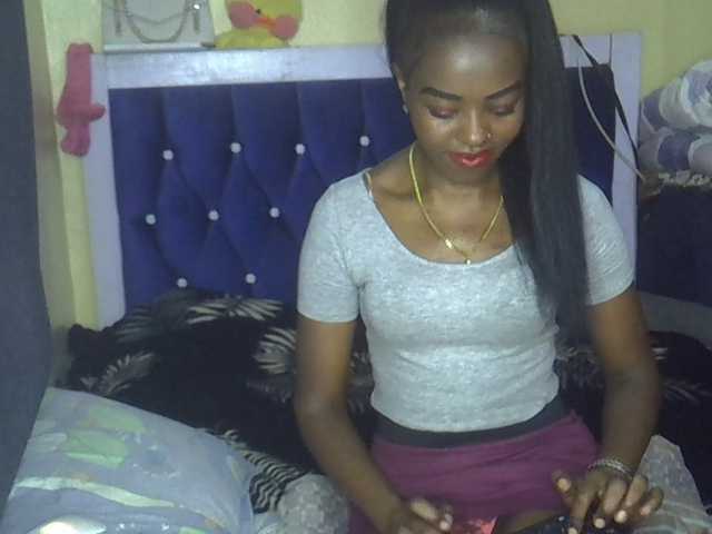 Tyra019a live cam on BongaCams