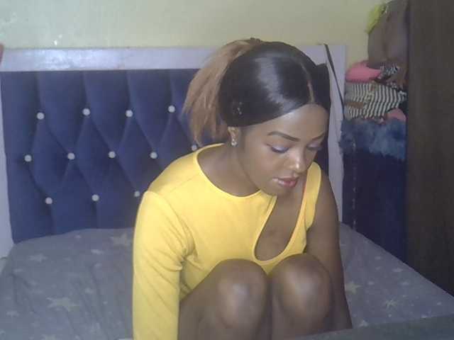 Tyra019a live cam on BongaCams