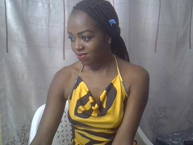 Tyra019a live cam on BongaCams