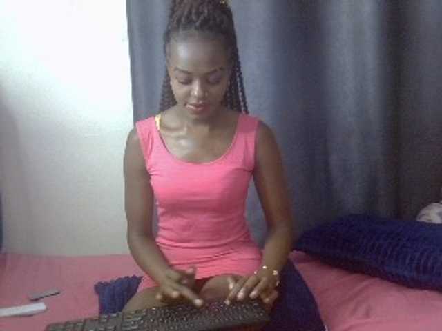 Tyra019a live cam on BongaCams
