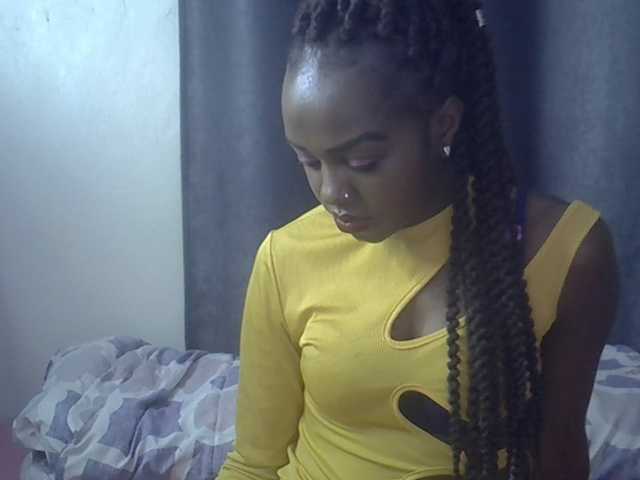 Tyra019a live cam on BongaCams