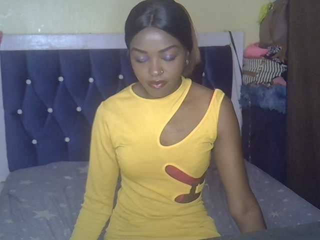 Tyra019a live cam on BongaCams