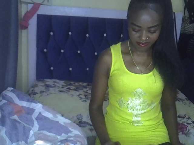 Tyra019a live cam on BongaCams