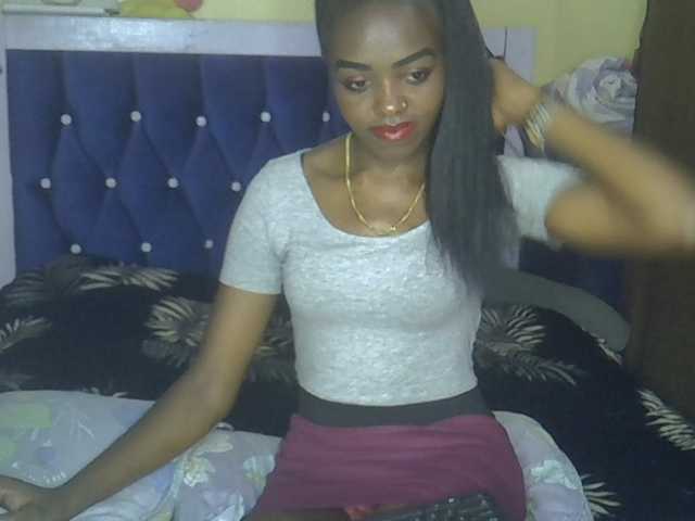 Tyra019a live cam on BongaCams