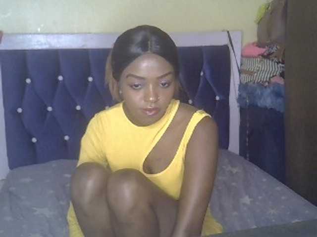 Tyra019a live cam on BongaCams