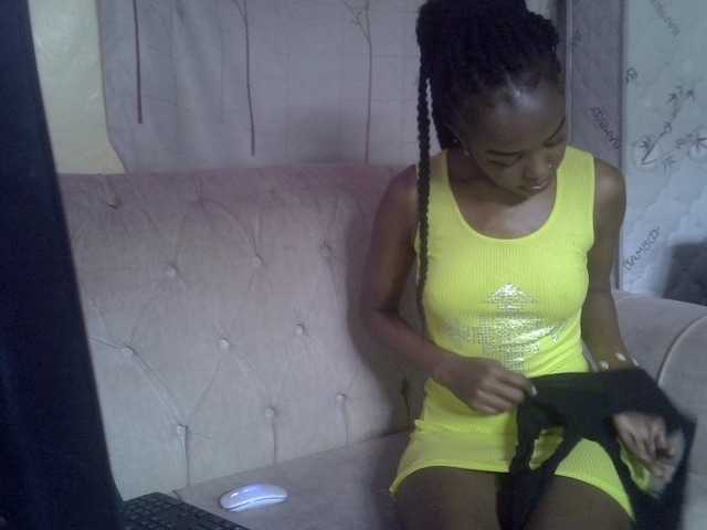 Tyra019a