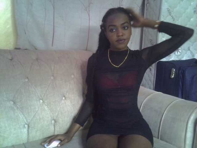 Tyra019a live cam on BongaCams