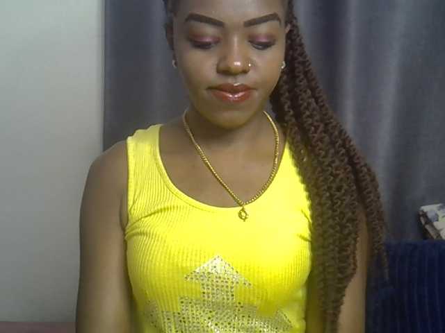 Tyra019a live cam on BongaCams