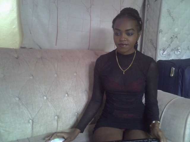 Tyra019a live cam on BongaCams