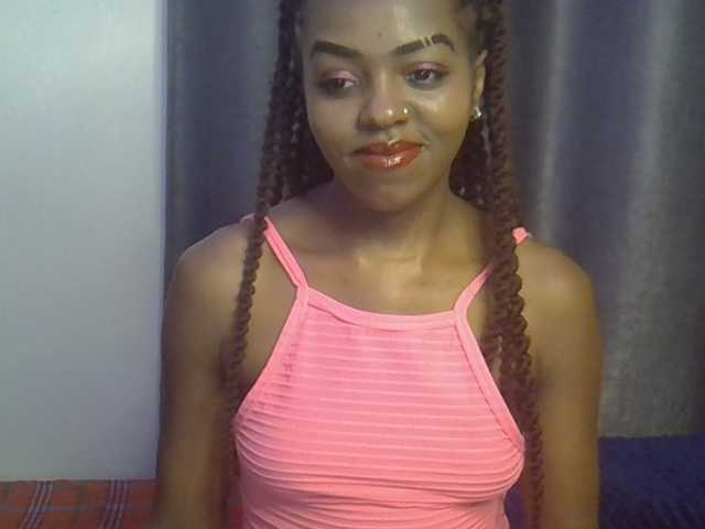 Tyra019a live cam on BongaCams