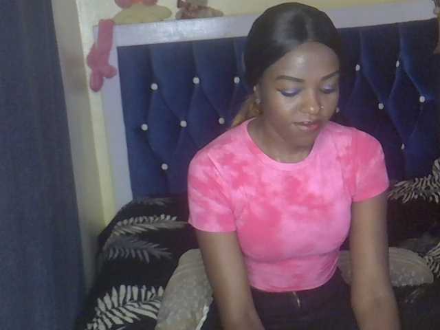 Tyra019a live cam on BongaCams