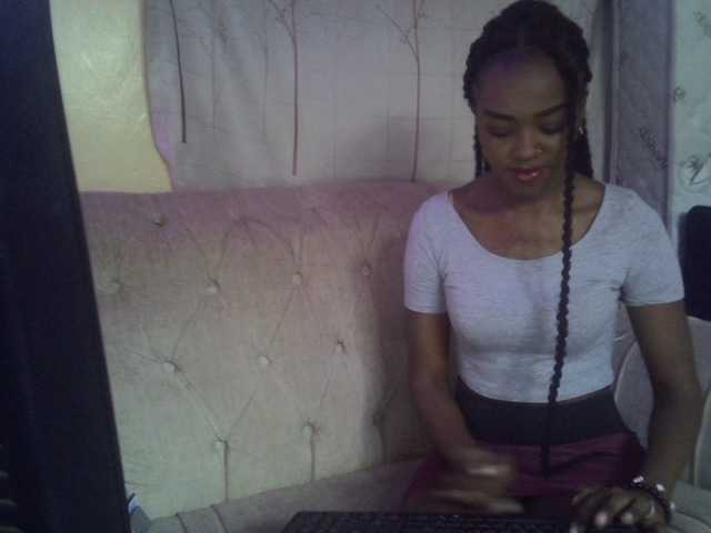 Tyra019a