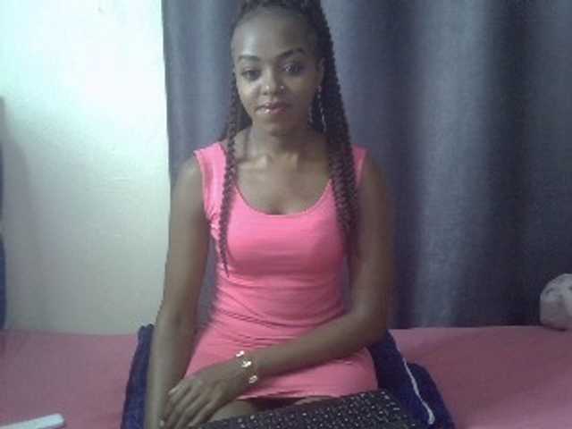 Tyra019a live cam on BongaCams