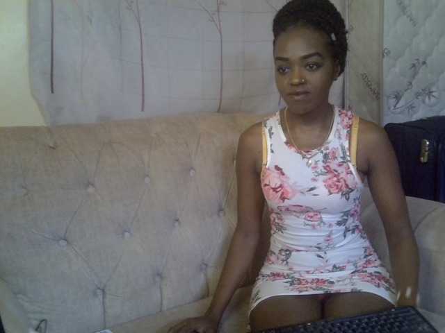 Tyra019a live cam on BongaCams