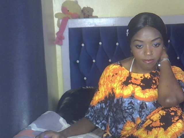 Tyra019a live cam on BongaCams
