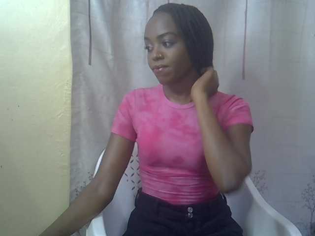 Tyra019a live cam on BongaCams