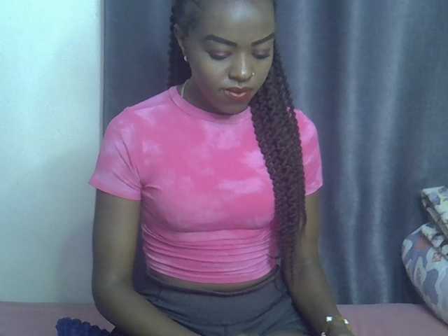 Tyra019a live cam on BongaCams